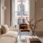 Exclusive Apartment Nestled In The Vibrant Neighborhood Of Neptuno