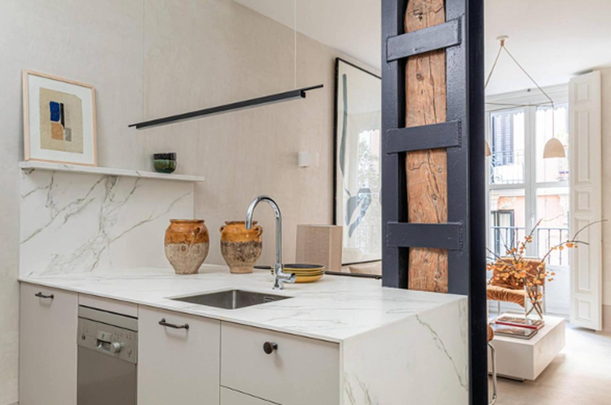 Apartamento Exclusive Nestled In The Vibrant Neighborhood Of Neptuno Madrid