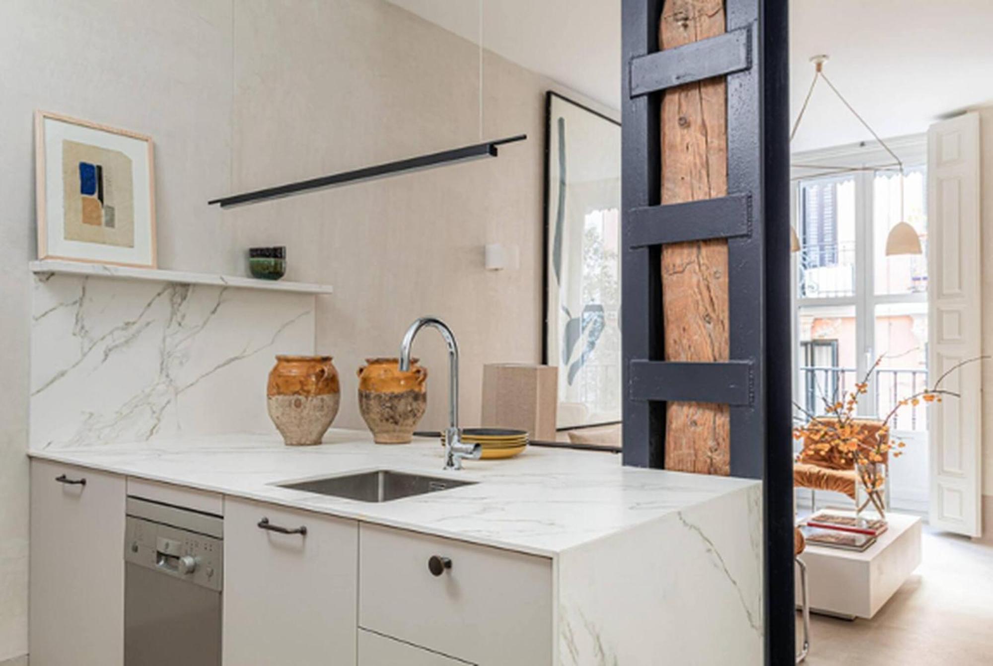 Exclusive Nestled In The Vibrant Neighborhood Of Neptuno Apartment Madrid